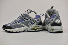 Load image into Gallery viewer, (2001) Nike Air P9000