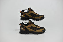 Load image into Gallery viewer, (2002) Nike ACG Barlow