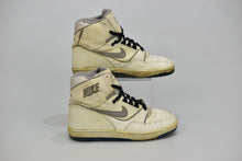 Load image into Gallery viewer, (1987) Nike Air Assault