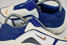 Load image into Gallery viewer, (2000) Nike Cross Training Runners