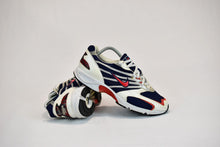 Load image into Gallery viewer, (2001) Nike Air Streak