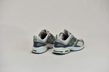 Load image into Gallery viewer, (2006) Nike Air Max Moto IV