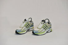 Load image into Gallery viewer, (2006) Adidas Adistar Cushion