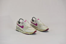 Load image into Gallery viewer, (1990) Nike Tech Trainer