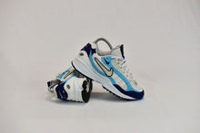 Load image into Gallery viewer, (1997) Nike Skylon Triax III