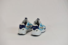 Load image into Gallery viewer, (1997) Nike Skylon Triax III