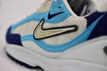 Load image into Gallery viewer, (1997) Nike Skylon Triax III