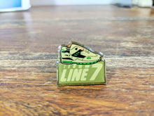 Load image into Gallery viewer, (1980&#39;s) Line 7 Pin Badge