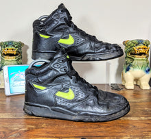 Load image into Gallery viewer, (1990) Nike Flight