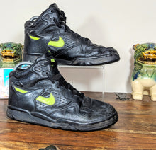 Load image into Gallery viewer, (1990) Nike Flight