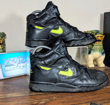 Load image into Gallery viewer, (1990) Nike Flight