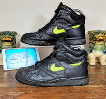 Load image into Gallery viewer, (1990) Nike Flight