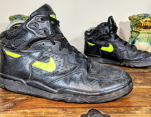 Load image into Gallery viewer, (1990) Nike Flight