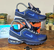 Load image into Gallery viewer, (2002) Nike Air International Triax