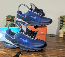 Load image into Gallery viewer, (2002) Nike Air International Triax