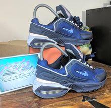 Load image into Gallery viewer, (2002) Nike Air International Triax