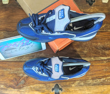 Load image into Gallery viewer, (2002) Nike Air International Triax