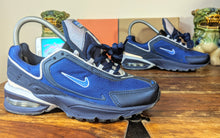 Load image into Gallery viewer, (2002) Nike Air International Triax