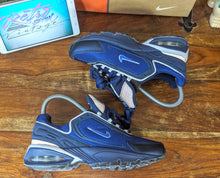 Load image into Gallery viewer, (2002) Nike Air International Triax