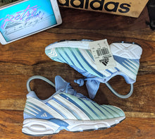 Load image into Gallery viewer, (2000) Adidas Spectrum