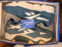 Load image into Gallery viewer, (1994) Reebok Satellite 4 Lo